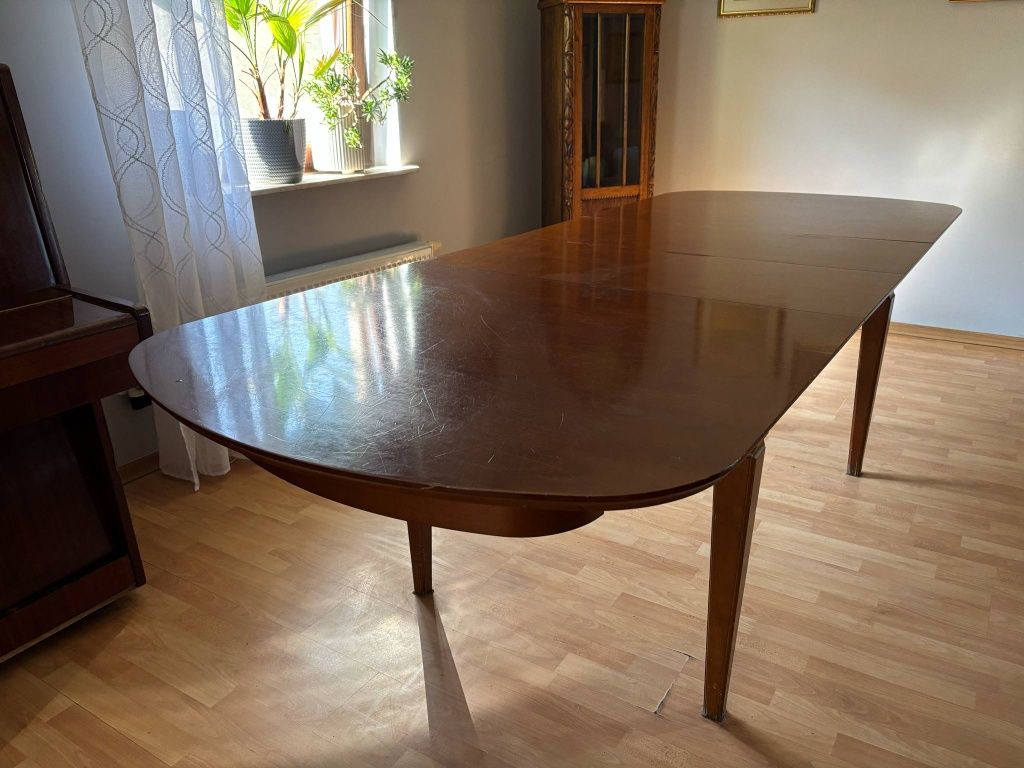 Stół z drewna z Bydgoskich Fabryk Mebli