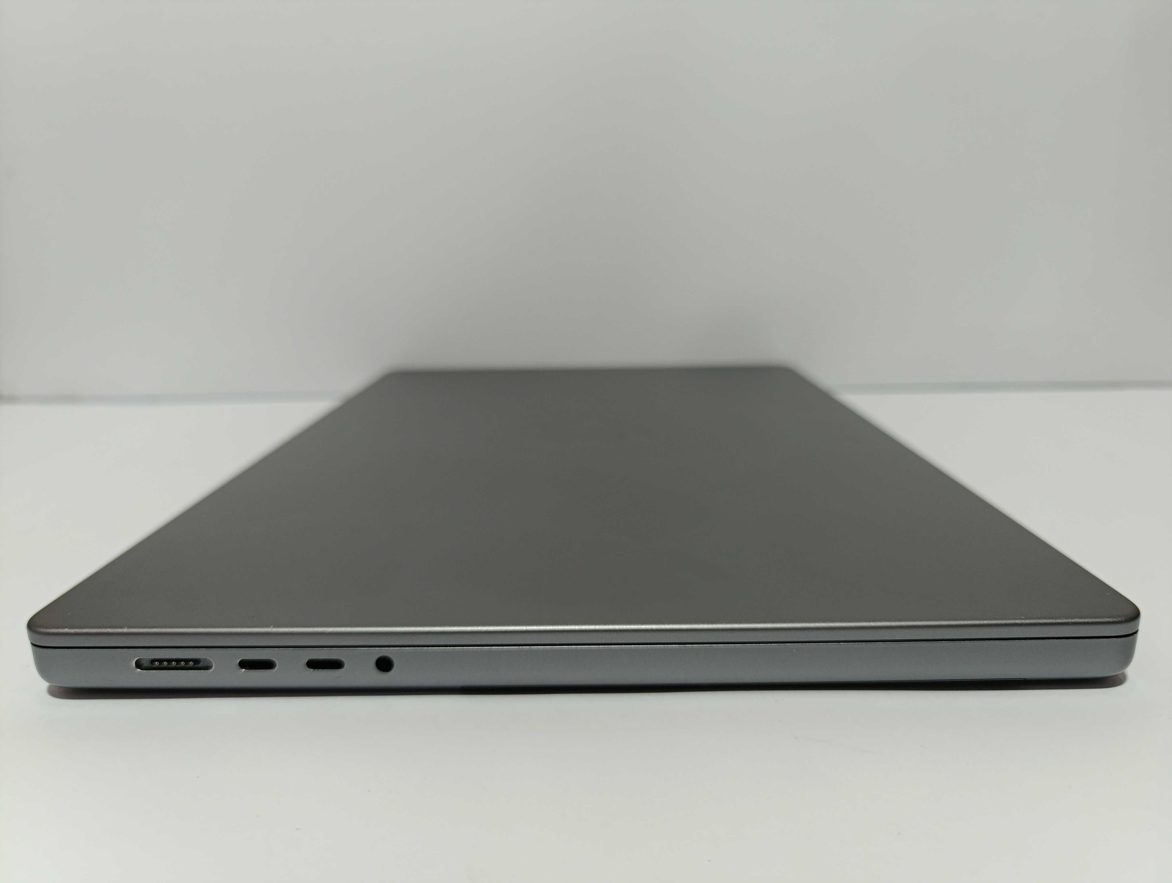 MACBOOK PRO 16 M1 MAX Gray 2022/64GB RAM/VIDEO 32 CORE/SSD 1TB/чохол