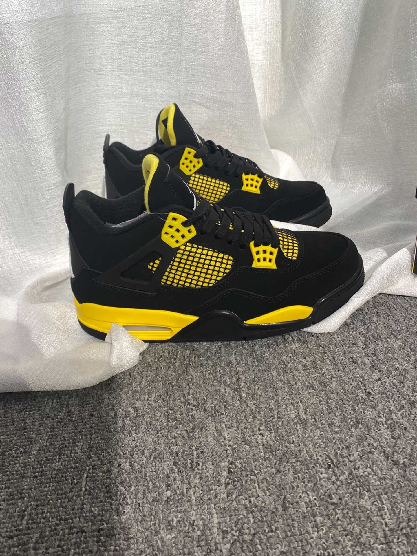 Grzmot czarny\Jordan 4\Nike\nowy UnisexTrampki.44