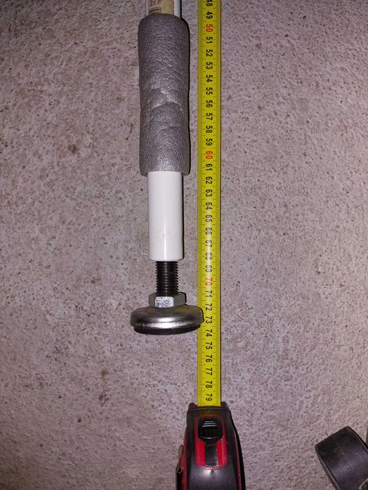 Drążek do podciągania rozporowy z decathlonu 70cm