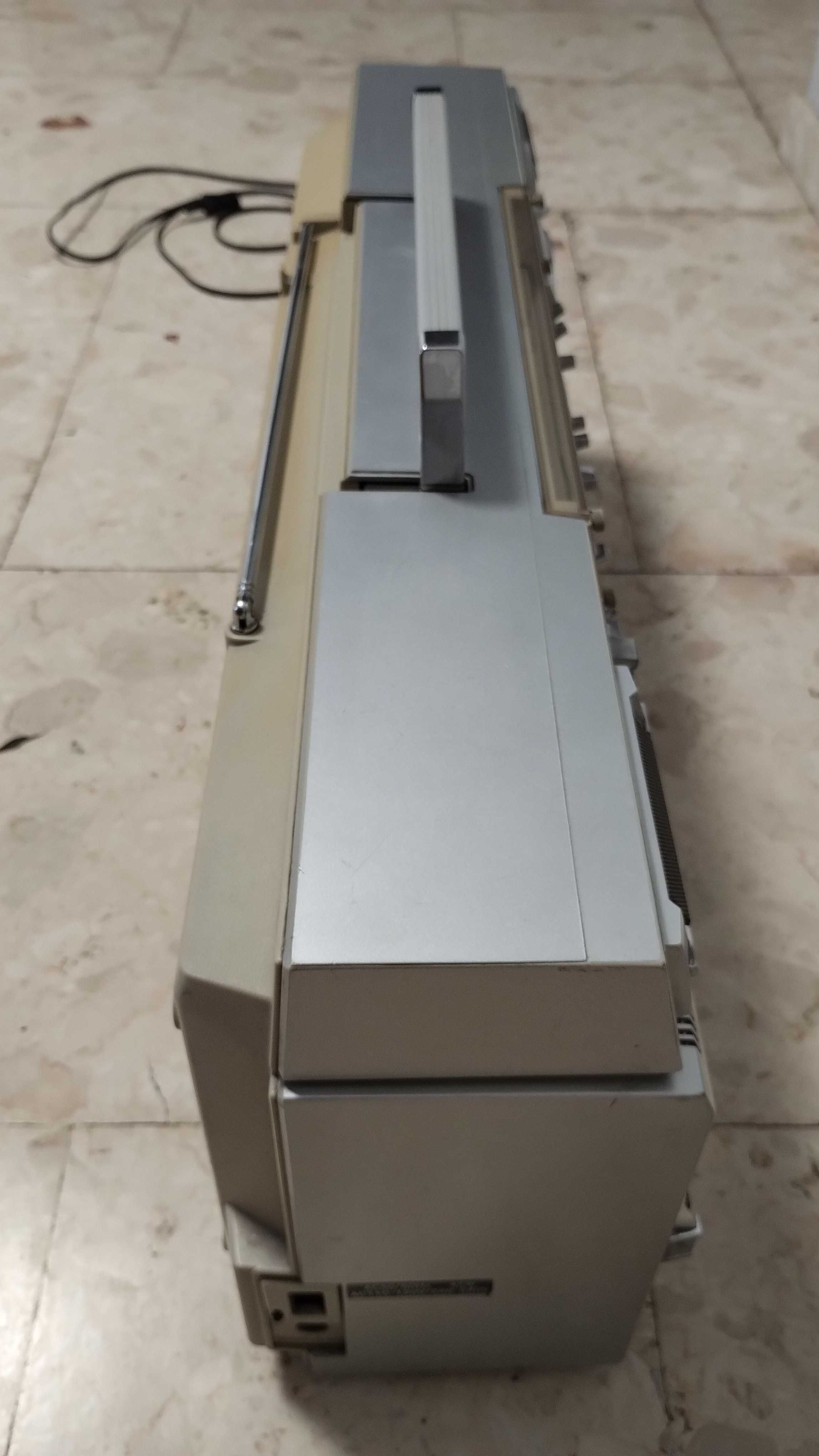 Radiomagnetofon Sharp GF-575
