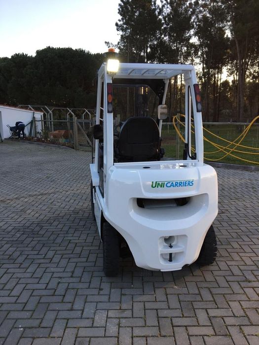 Empilhador Uni Carriers diesel 2500kg