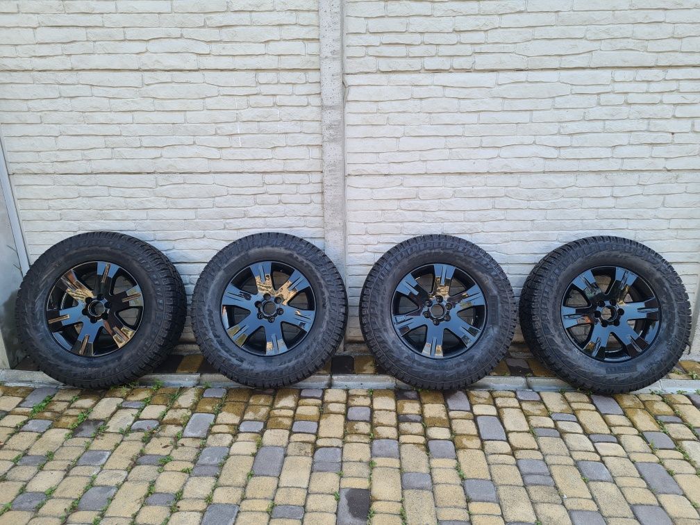 Резина Pirelli Scorpion All Terrain Plus 275/65 R17 на дисках Nissan