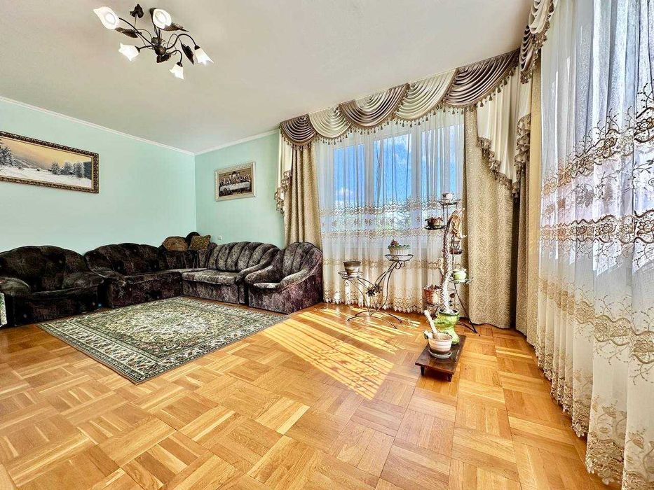 Продаж частини будинку з ділянкою у м.Дрогобич (вул. Довбуша)