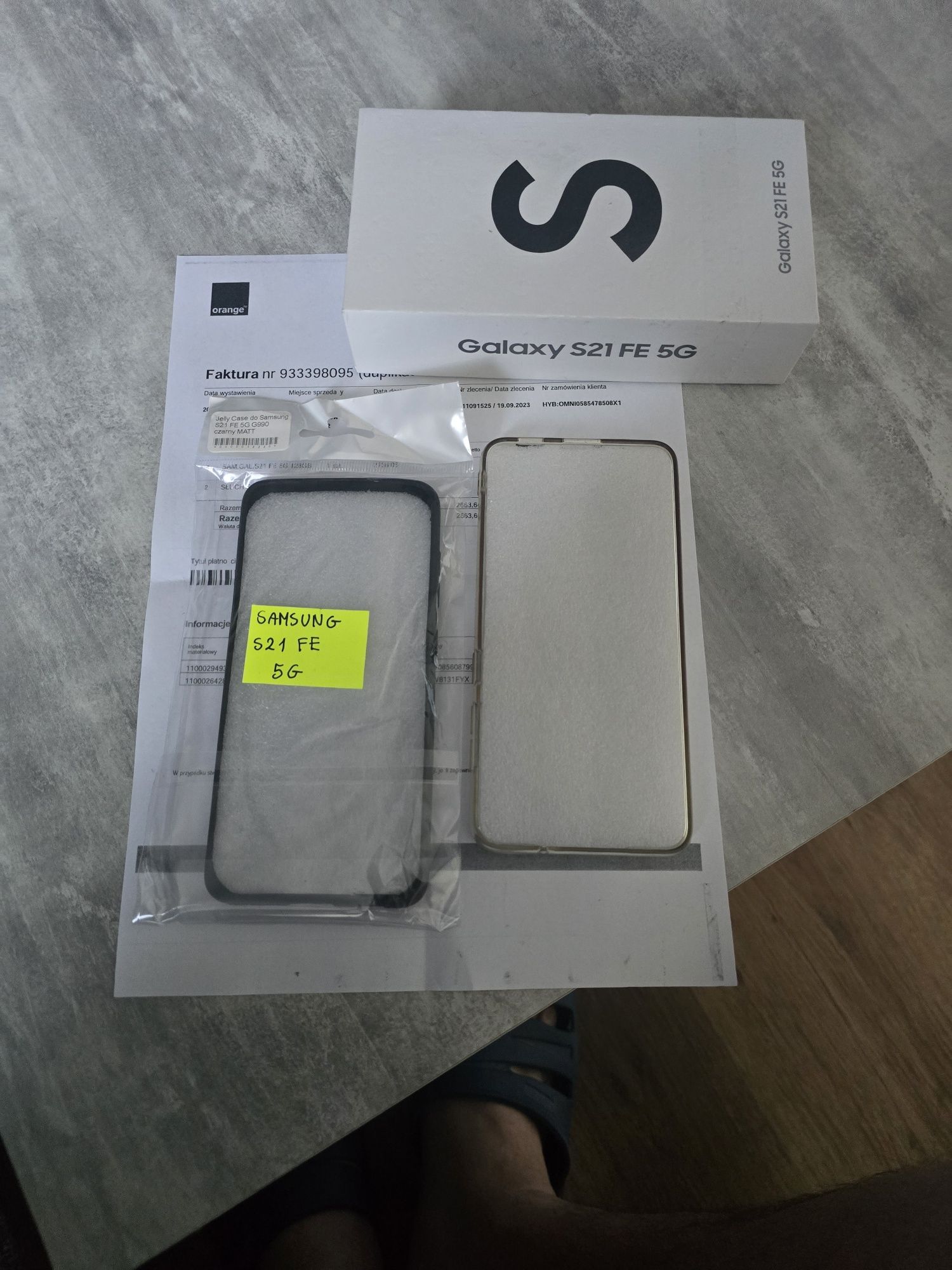 Samsung s21 fe czarny stan celujący. Gwarancja jeszcze 18 mc