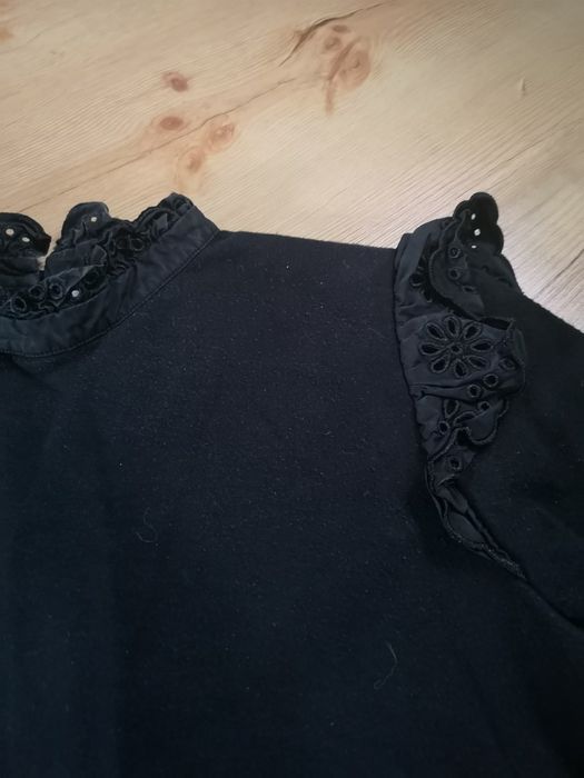 Bluza sweterek z bufkami koronka care label