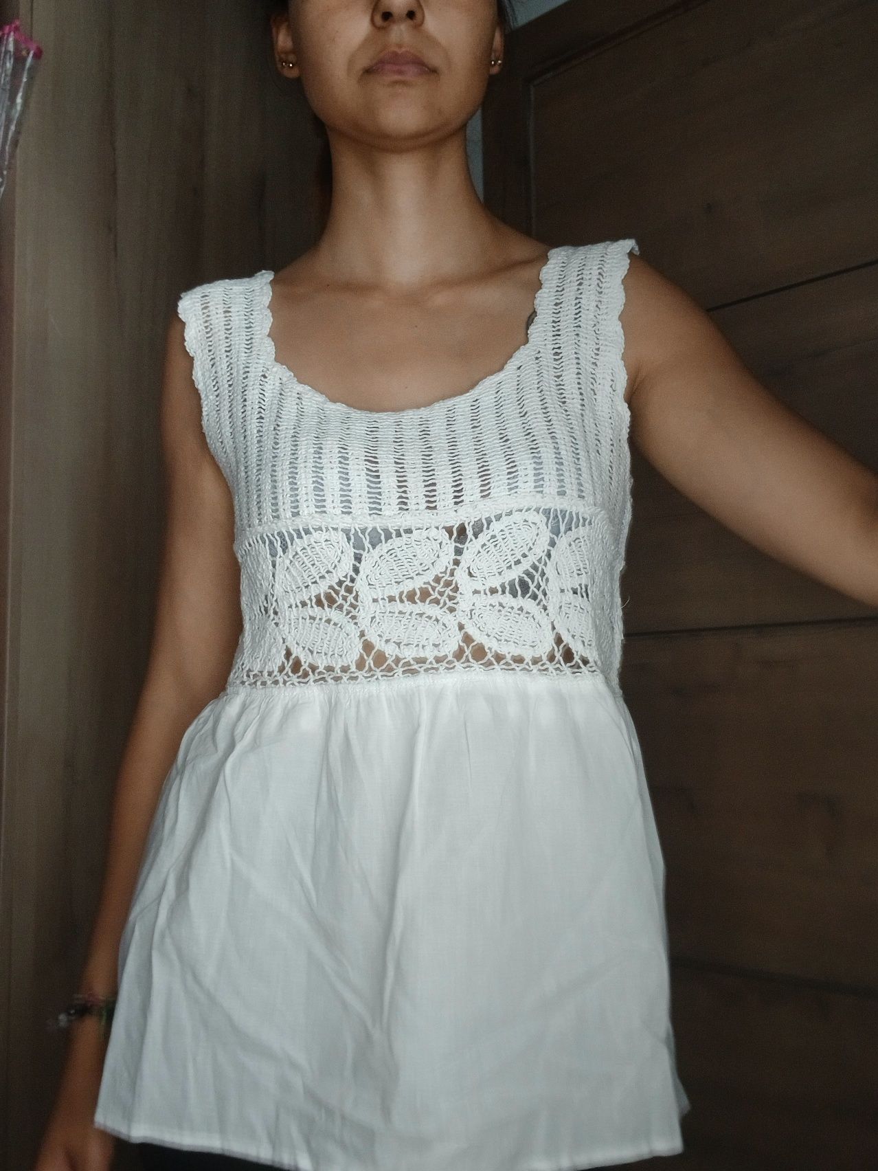 Camisa em renda.