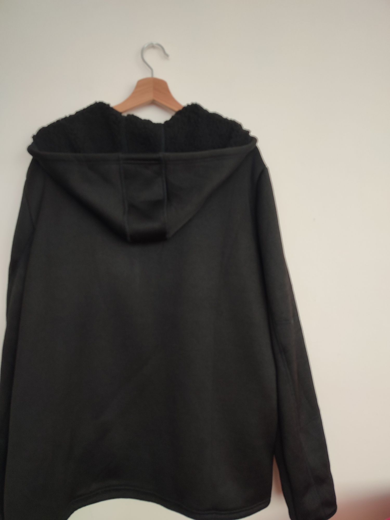 Nowa ocieplana bardzo ciepłym futerkiem bluza męska XL, pod pachami 12