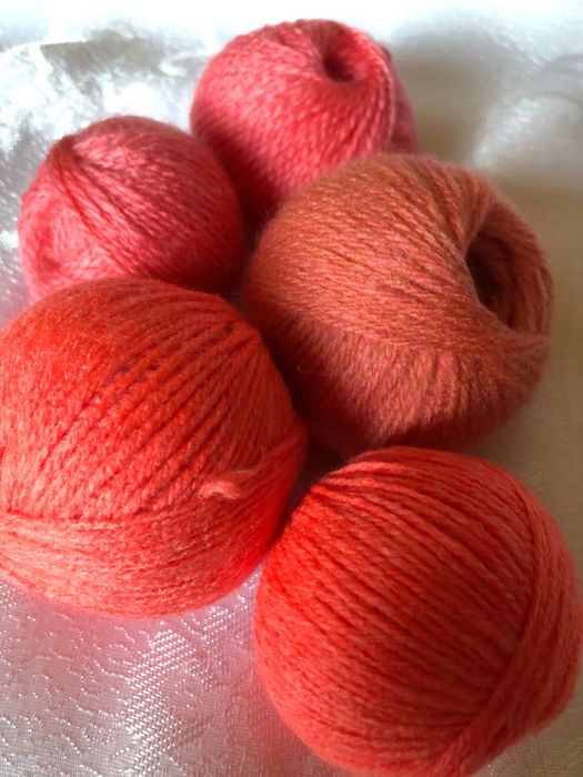 wełna , włóczka, wyprzedaż , waga 136 gram. na swetry, chusty, szale