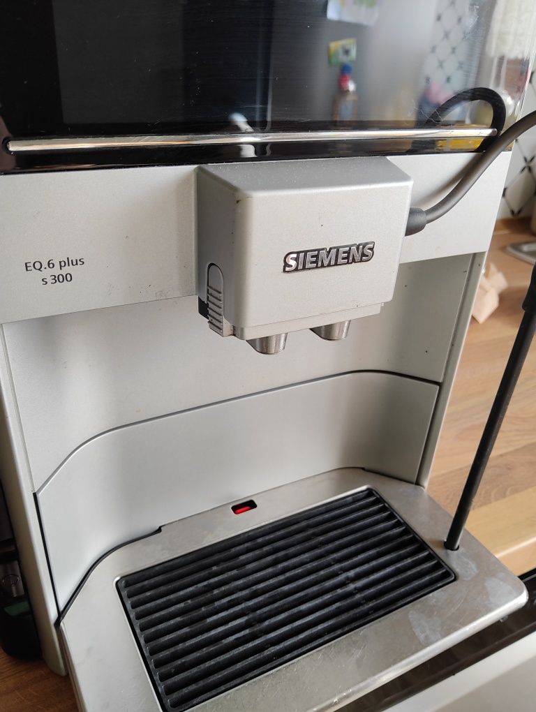 Ekspres automatyczny Simens EQ 6 Plus s. 300