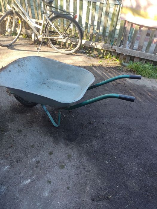 Тачка садова в хорошому стані