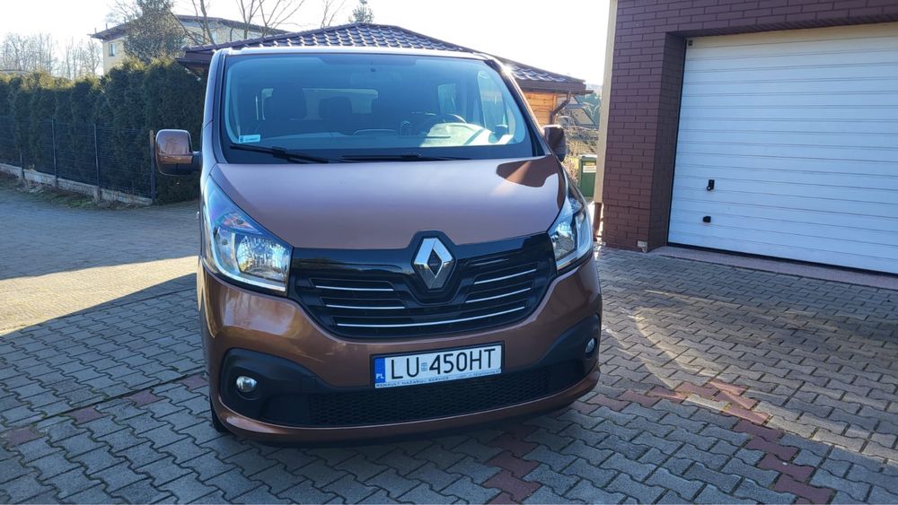 Wynajem busa Renault Trafic