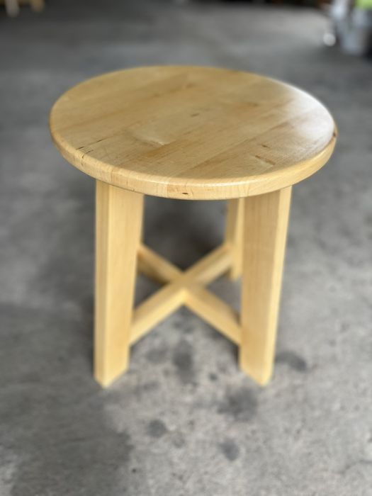 Табурет з натурального дерева