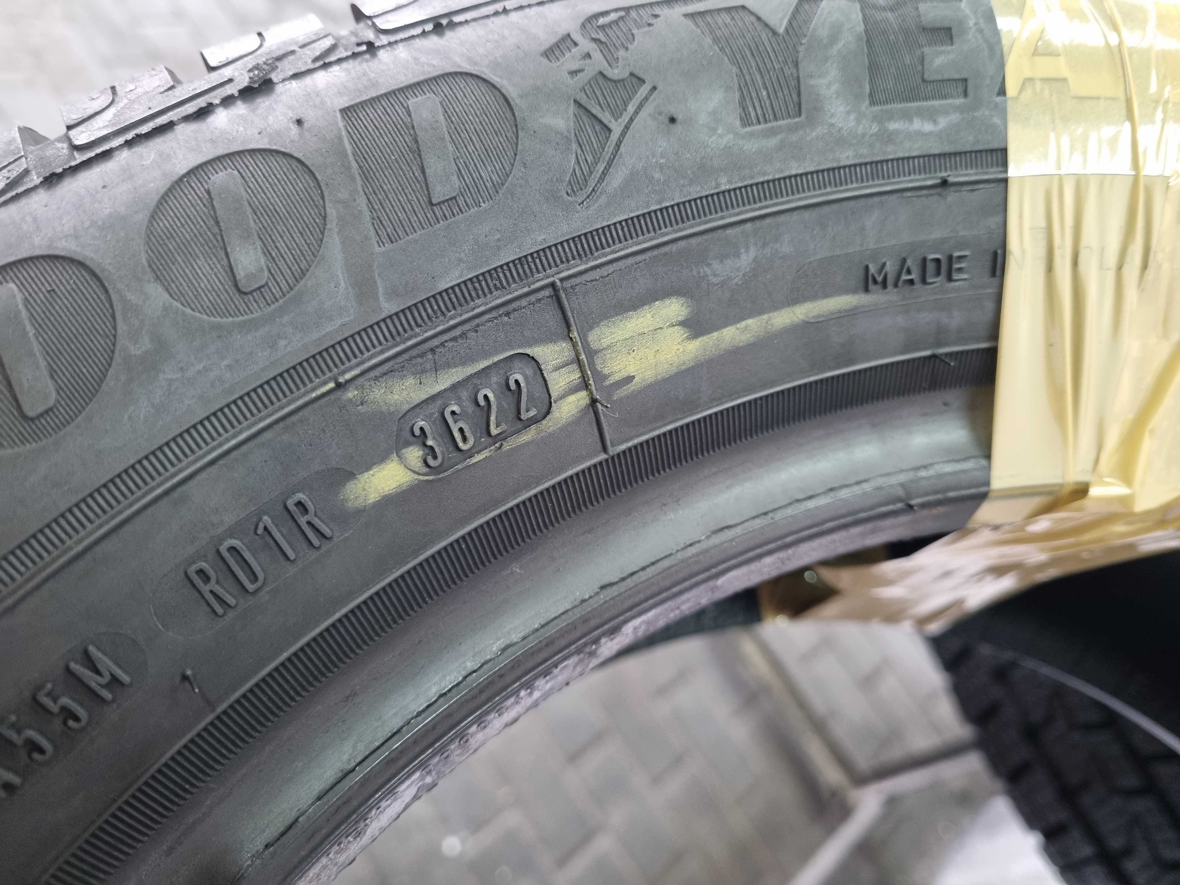 215/60/16 99H Goodyear UltraGripPerformance + D.3622