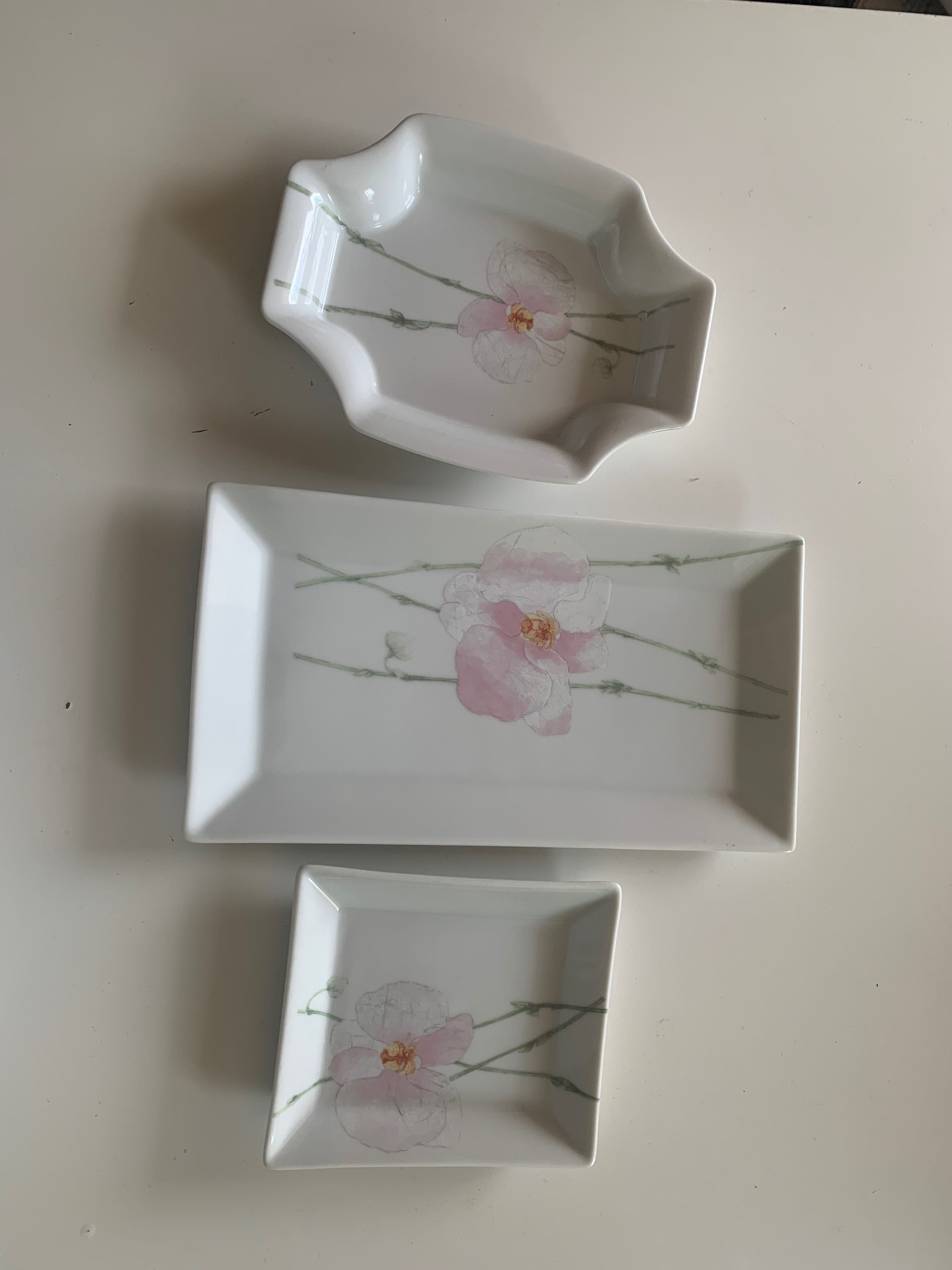zestaw półmisków, tac porcelanowych