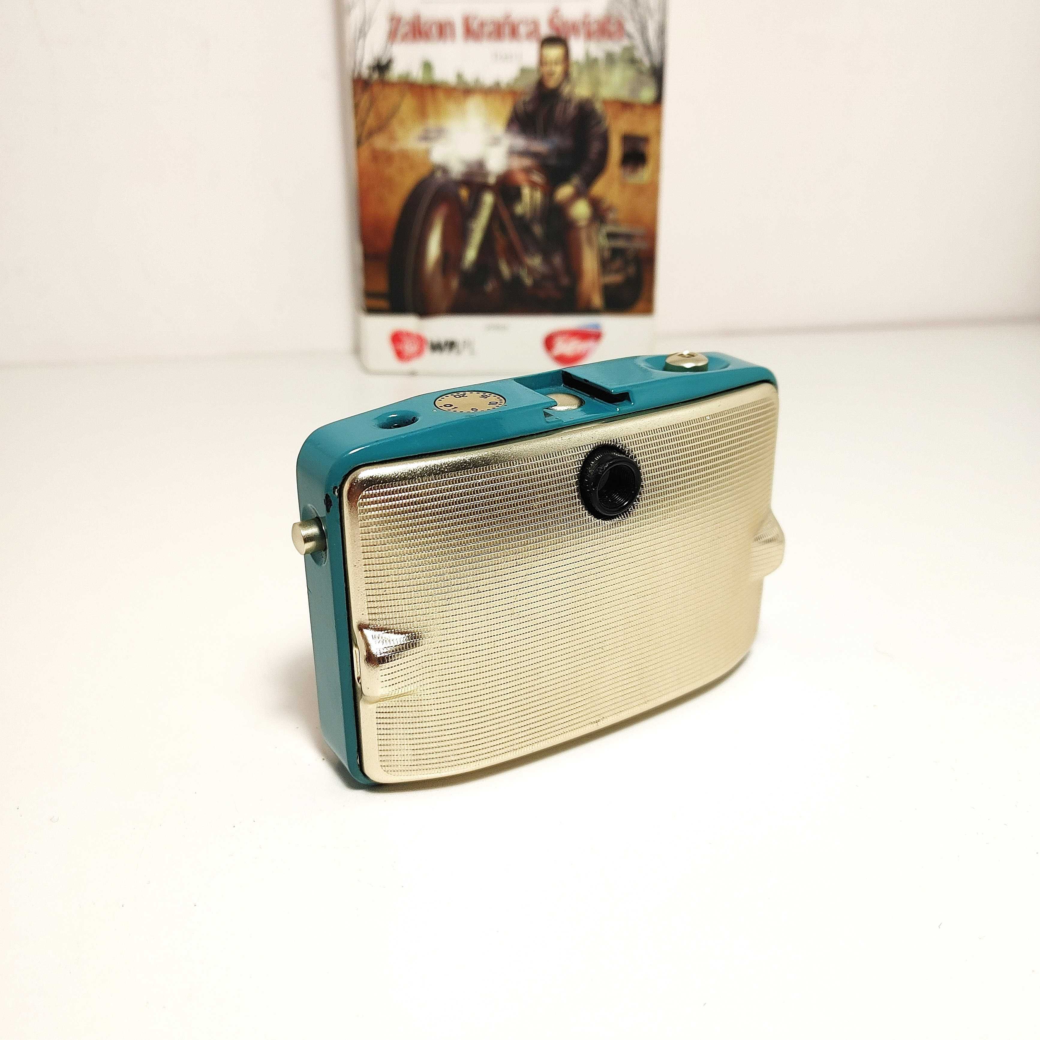 Analogowy aparat fotograficzny półklatkowy  Pentacon Penti II Praktica