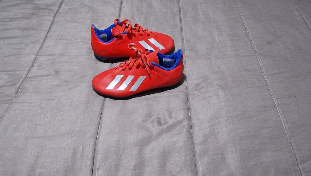 Chuteiras adidas de criança
