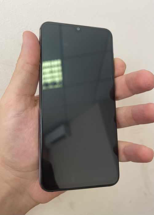 Мобильный телефон Xiaomi Mi 9 SE 6/128gb под ремонт, на запчасти