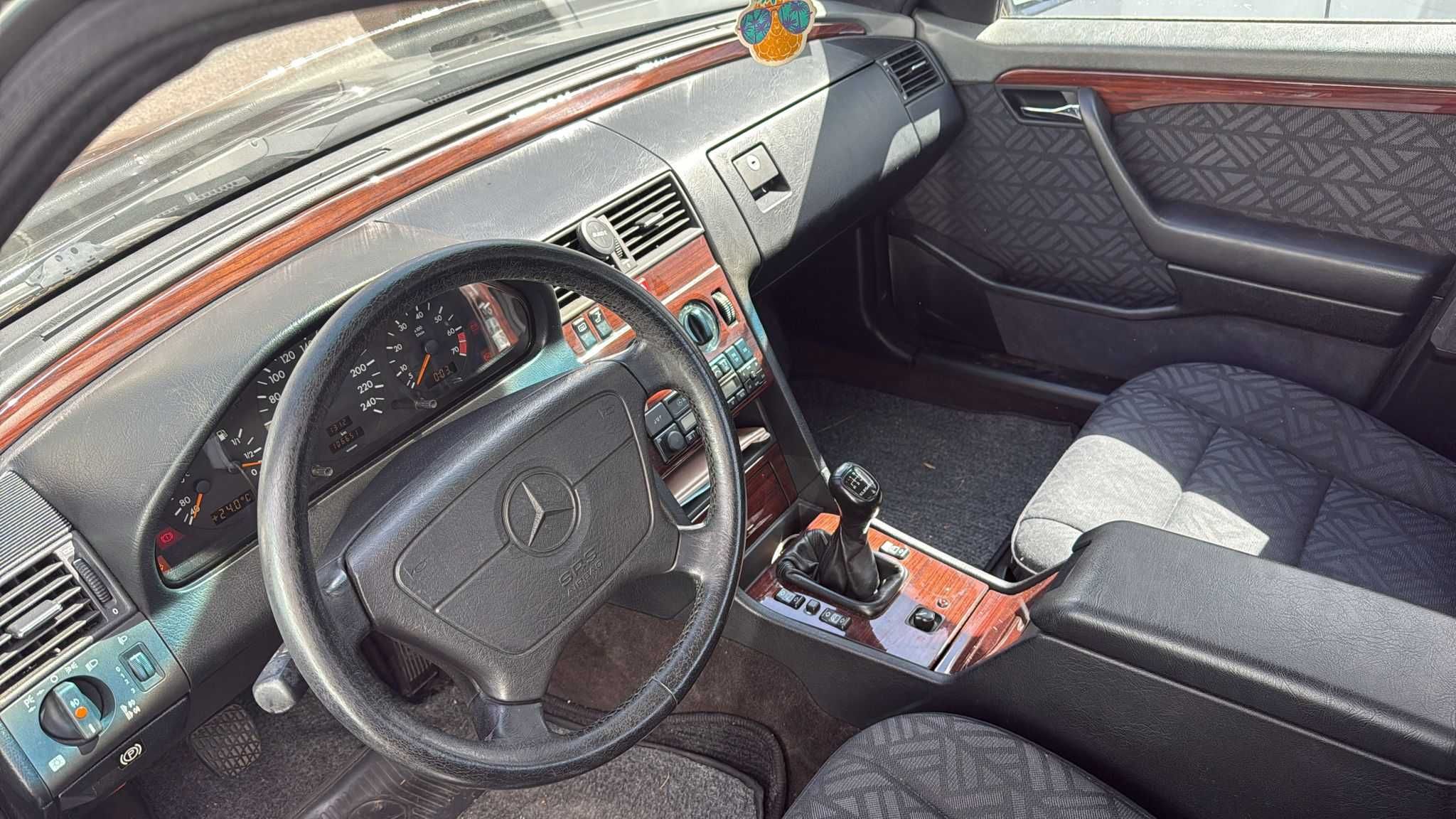 Mercedes-Benz C180 Elegance