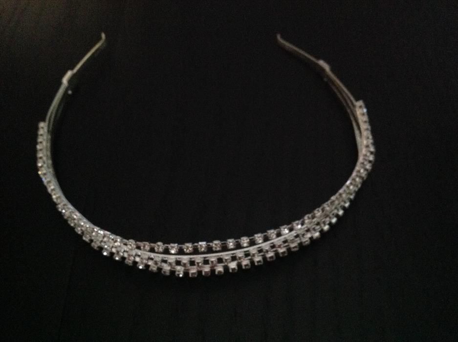 Tearas bandolete, gancho e bijuteria para cerimonia