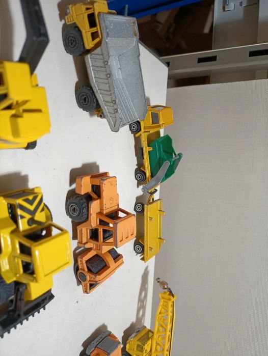 Lote de carros majorret entre outros