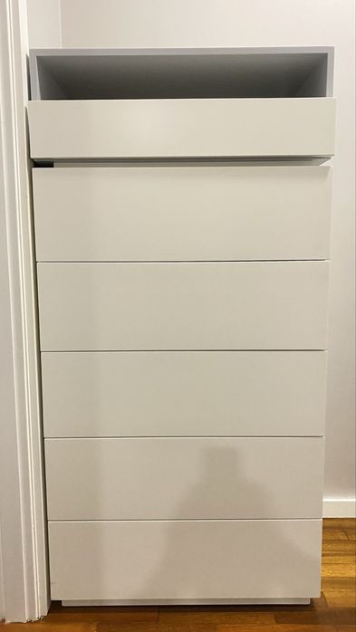 Cómoda branca de madeira