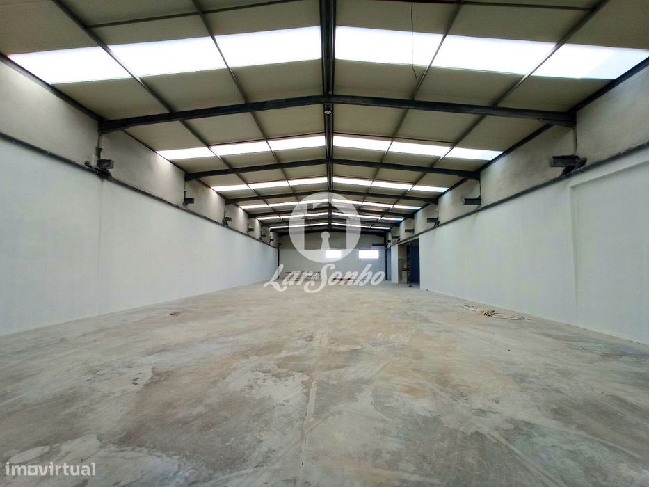 Armazém à venda em Vila Nova de Famalicão