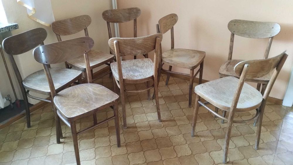 Stare drewniane krzesła 8 sztuk gięte drewno Fameg Radomsko PRL