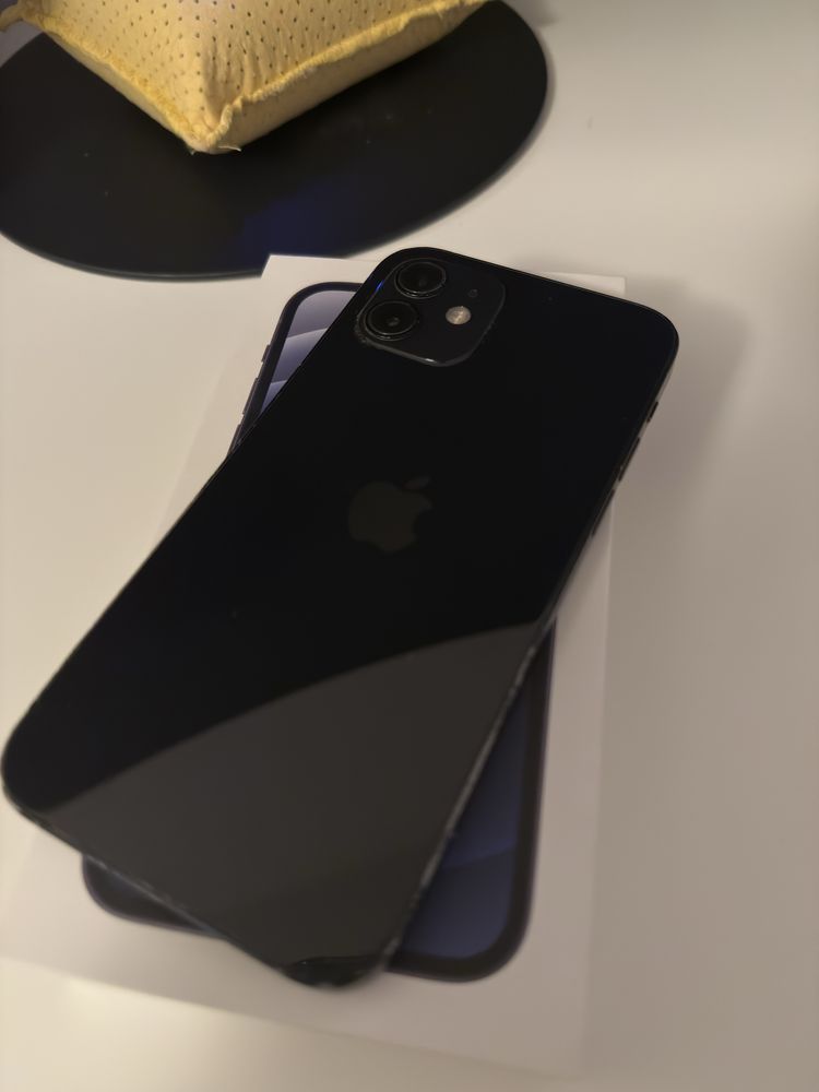 Iphone 12.
