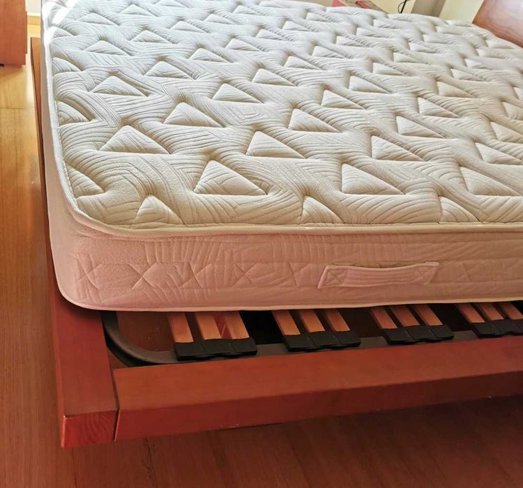 Cama de casal completa com estrado e colchão 160 x 200