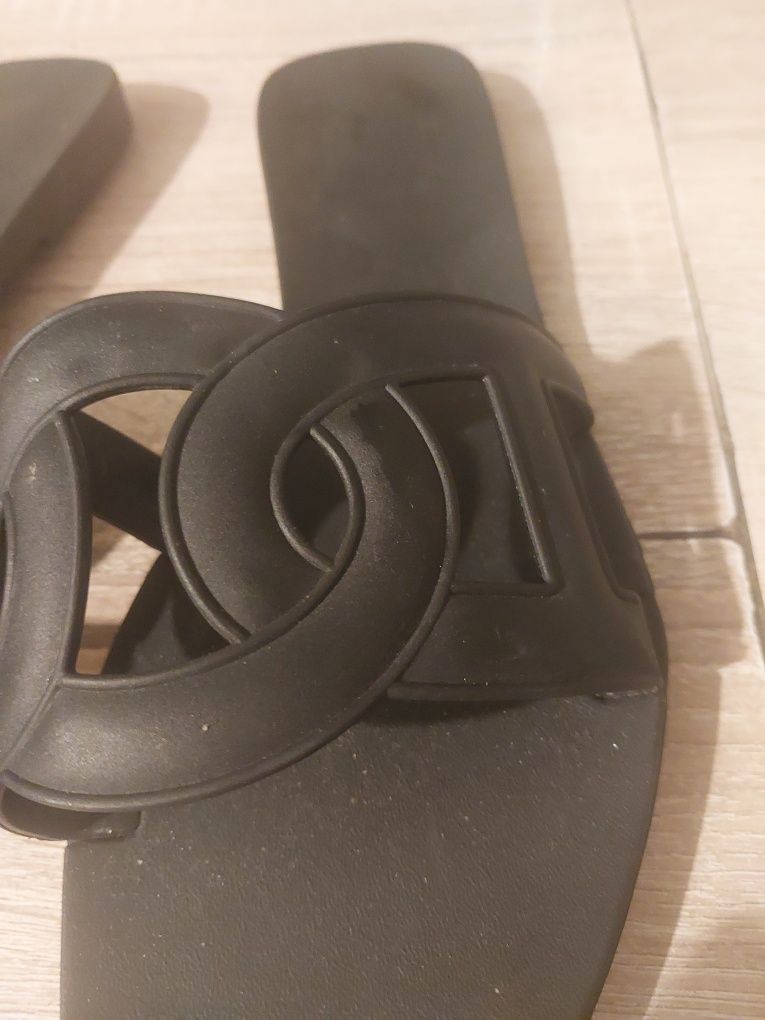 Czarne klapki- nowe bez metki