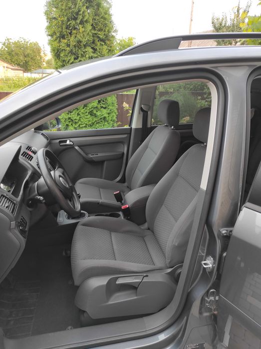 Продам автомобіль Volkswagen Touran 2004 року