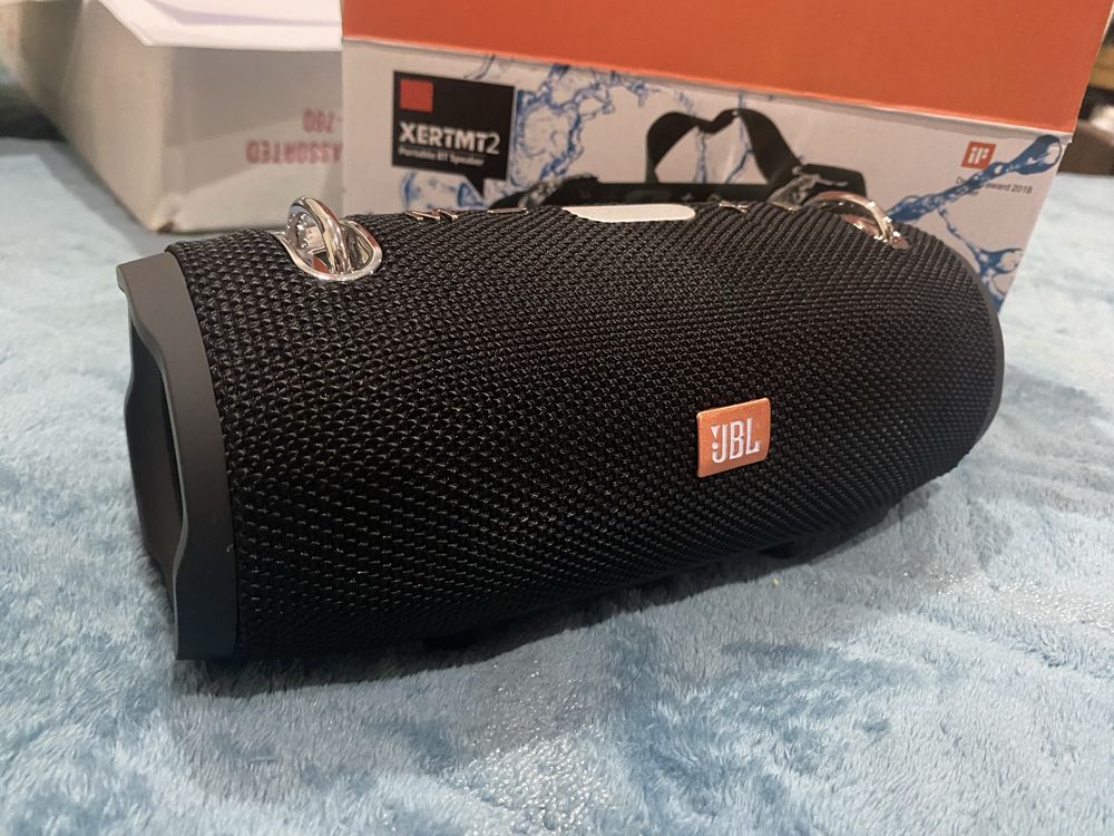 Coluna de som tipo JBL