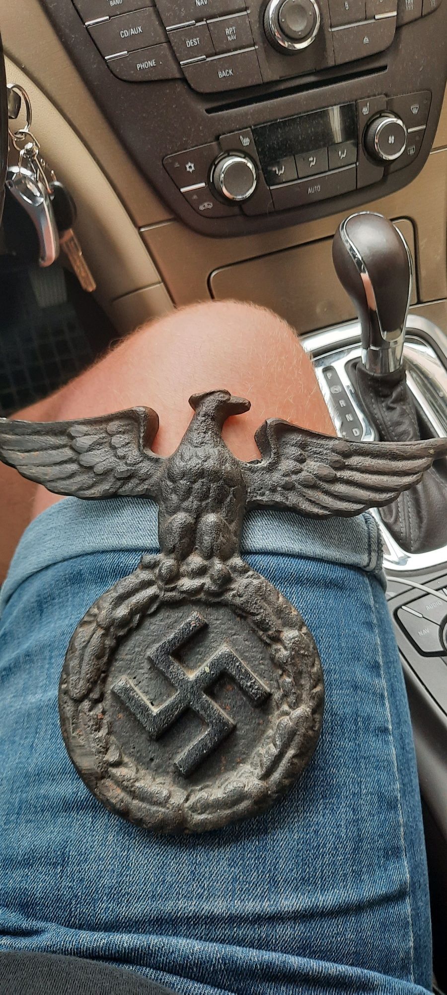 Gapa wrona orzeł swastyka Niemiecka ze ściany Gdańsk II Wojna światowa