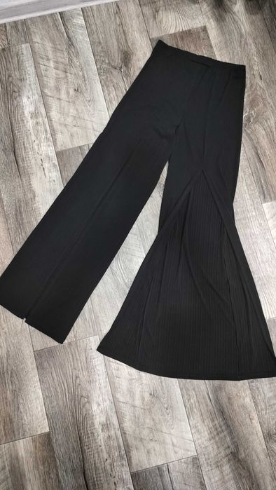 Штани-кльош із розрізами спереду