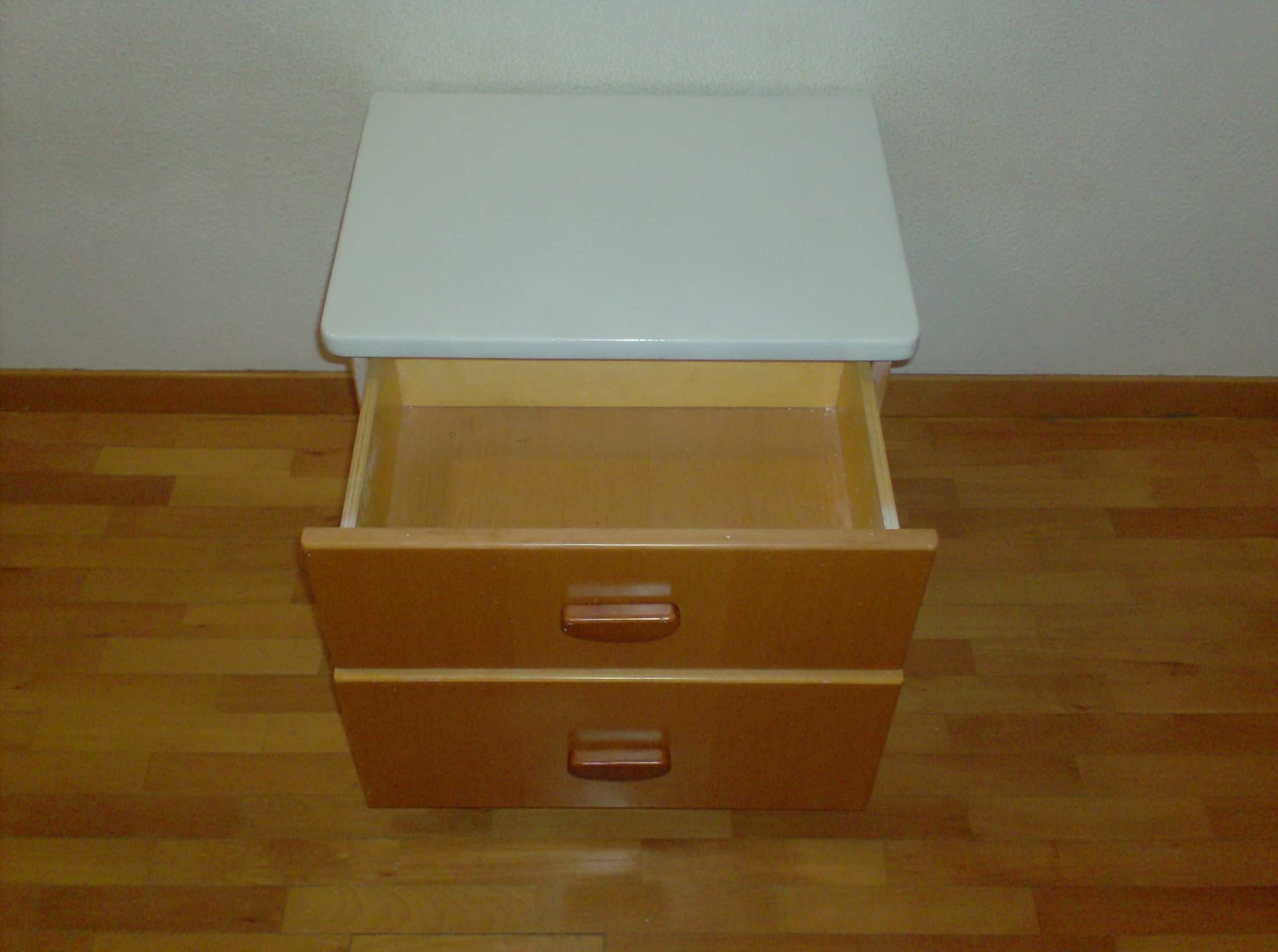 Mesa de cabeceira