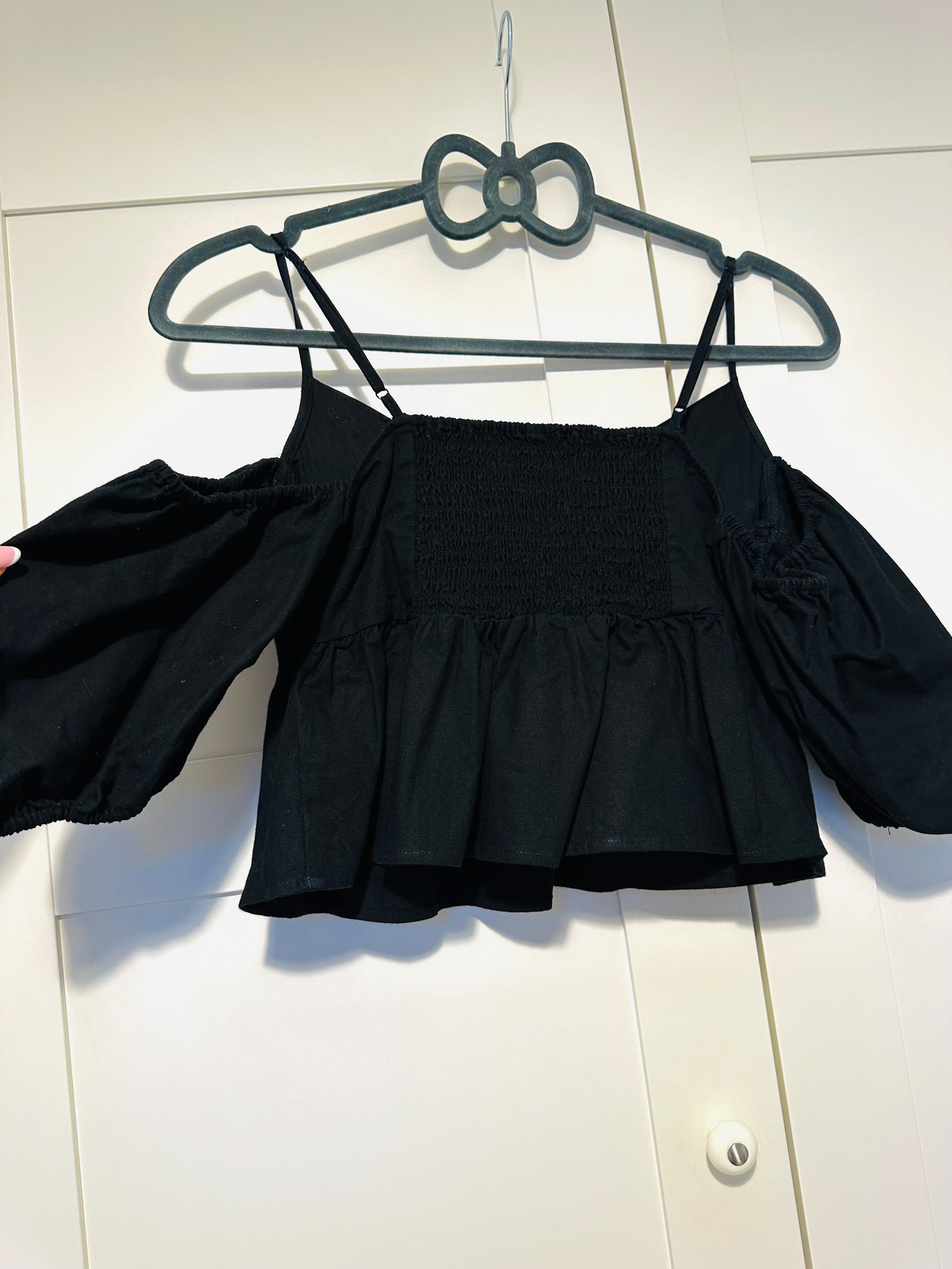 Nowy czarny top z odkrytymi ramionami H&M