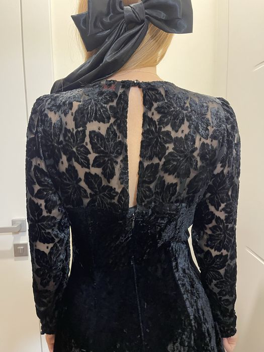 Чорна оксамитова сукня