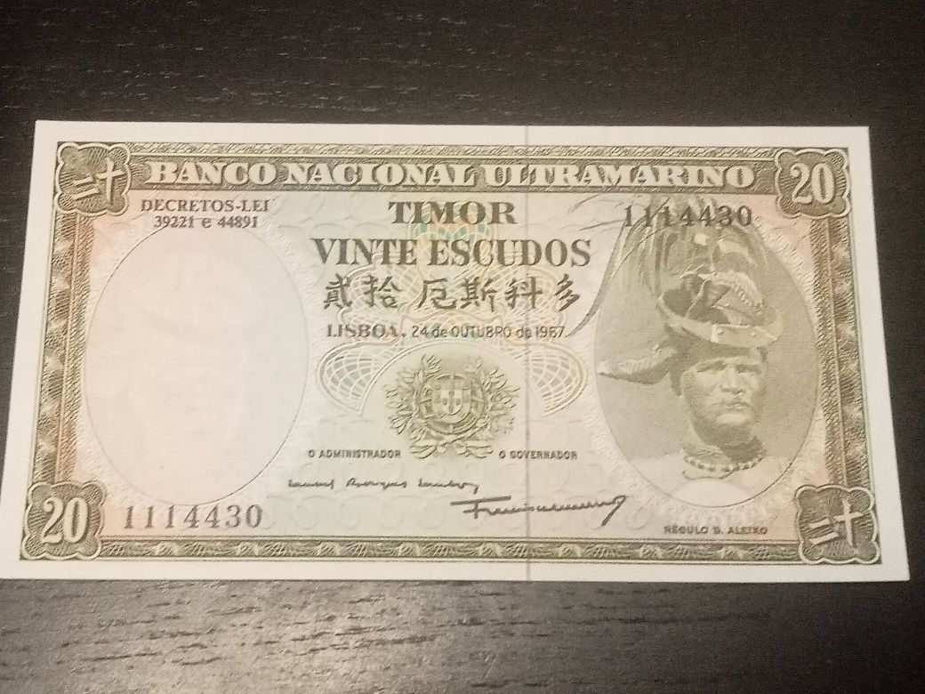 Colecionáveis ( duas notas e um cromo)