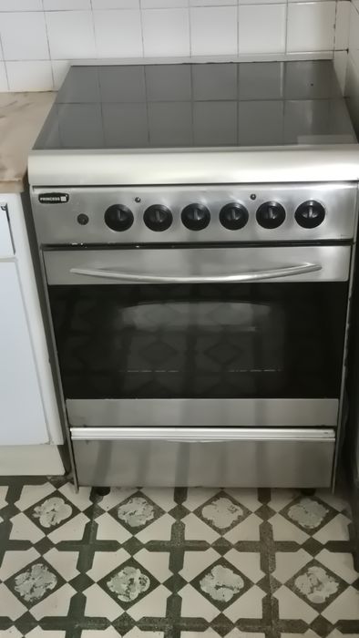 Fogão a gás e forno eléctrico