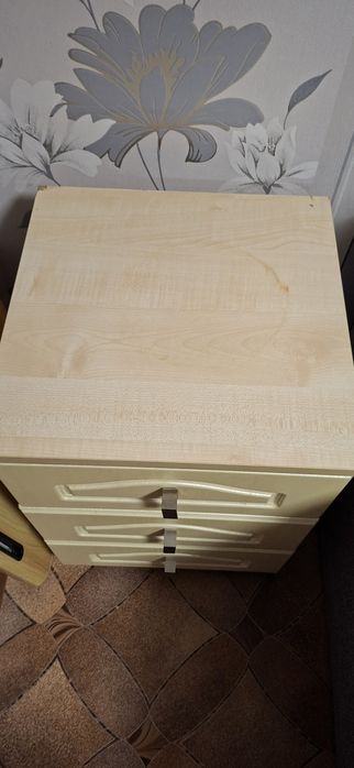 Тумбочка прикроватная