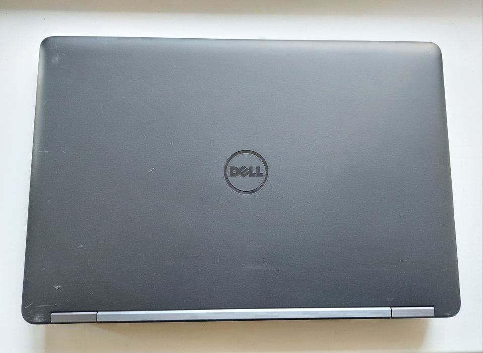 Ноутбук Dell 15.6/i5 5gen/10gb/ssd256/акб 2.5 години
