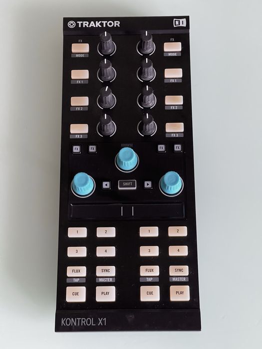 Traktor kontrol X1 MK2 Dj Controller + kontrol Bag