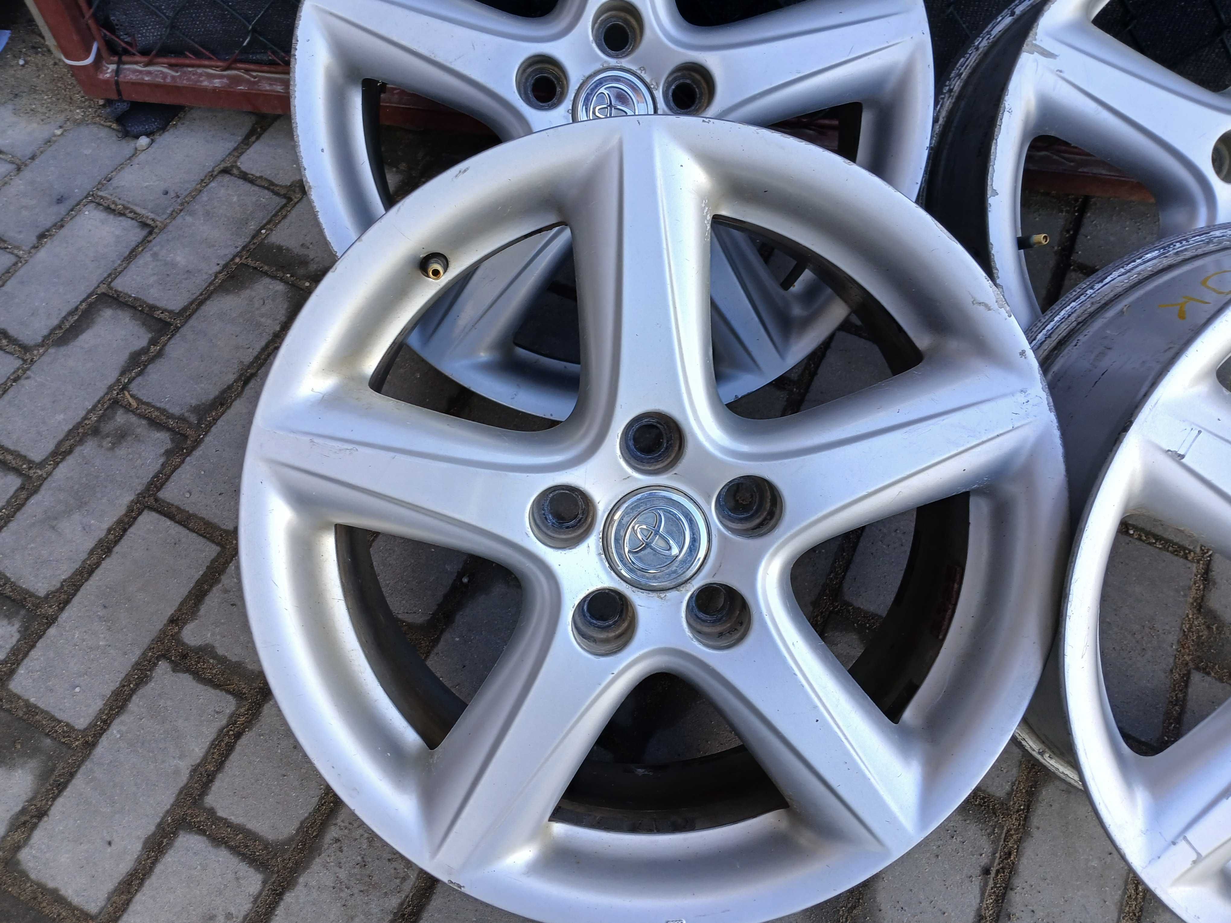 4x felgi alu 17 5x114,3 Toyota Auris Avensis 3 Camry C-hr Rav4 Corolla