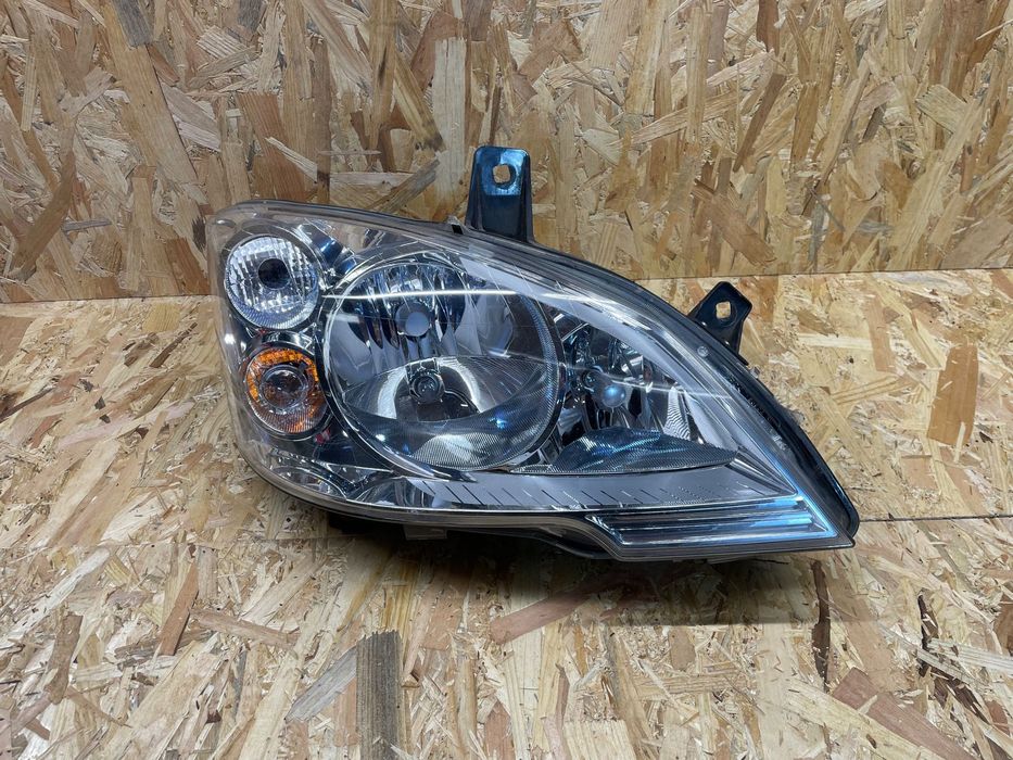 Przednia prawa lampa vito 639 lift