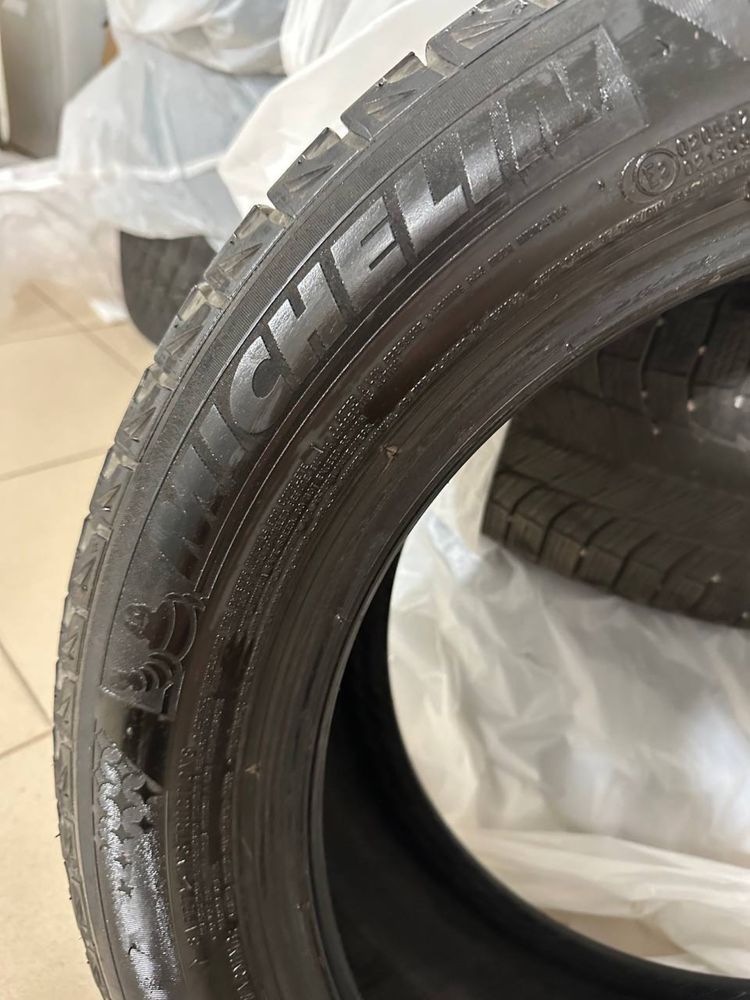 Продам зимнюю резину mishelin ran flat 255/50 R19 в хорошем состоянии