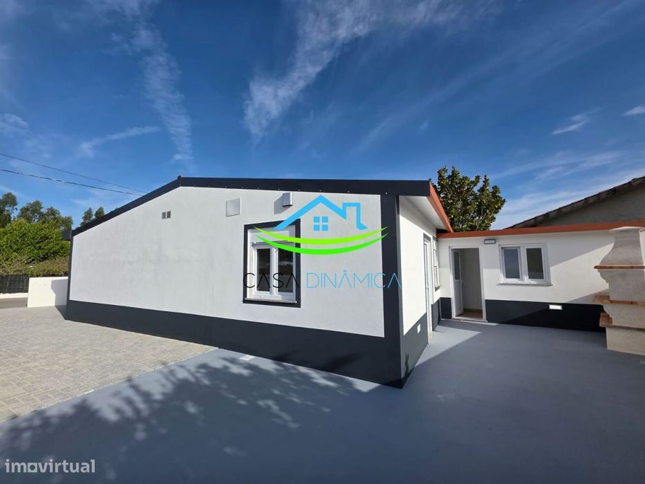 Moradia T2 com pequeno jardim e churrasqueira