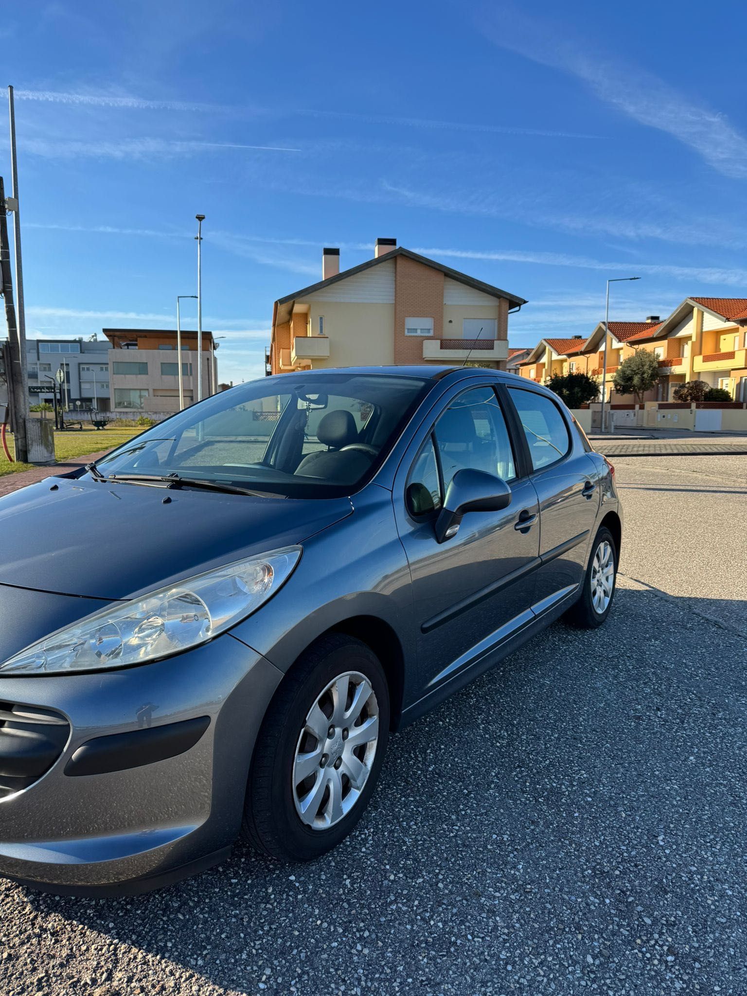 Peugeot 207 cinza