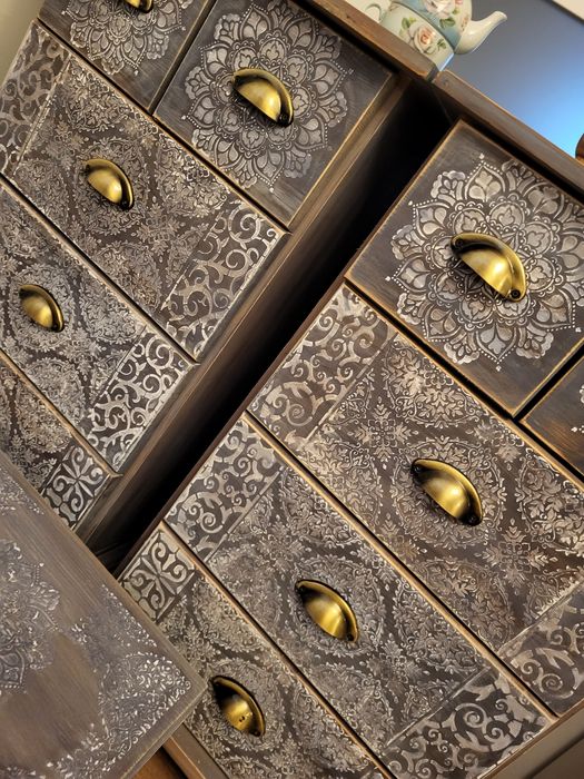 Urocze szafka komoda słupek