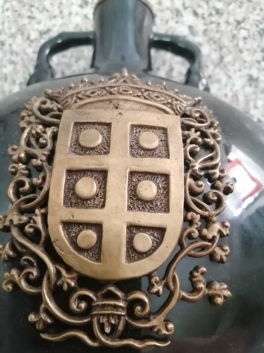 Peça Com Brasao  Relevo Rolha e Gargalo Bronze 70ANOS Galerias Miriam